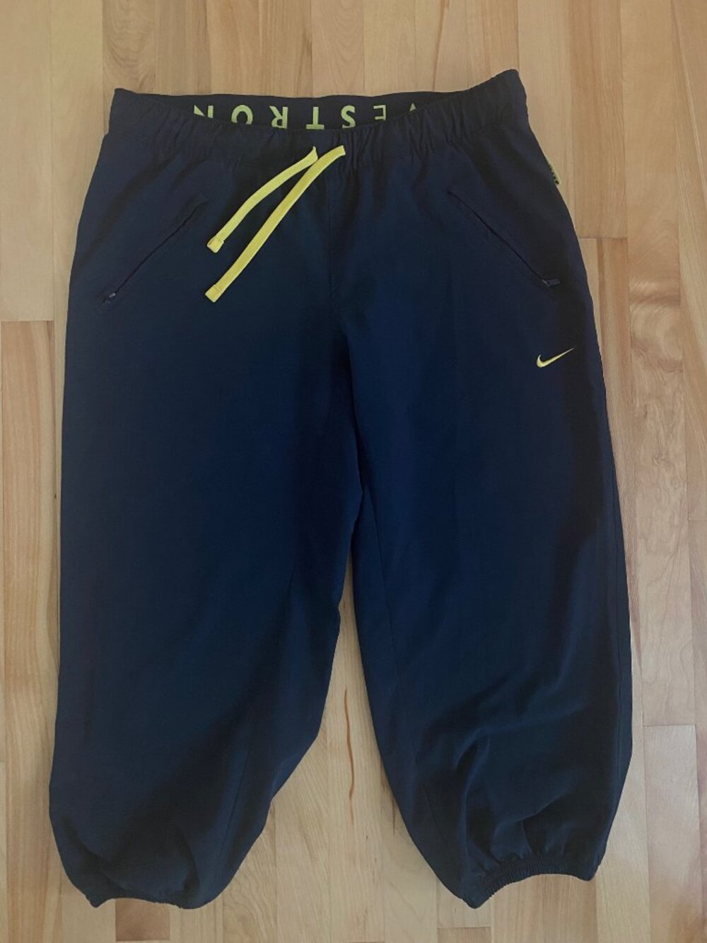 Women Knees Pants From Nike Black Size Medium Dri-Fit